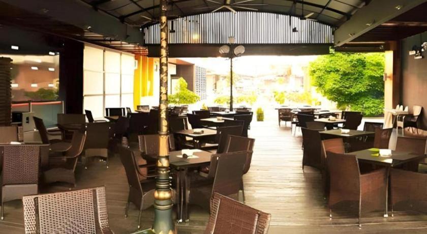 D North Star Hotel & Spa Sandakan Esterno foto